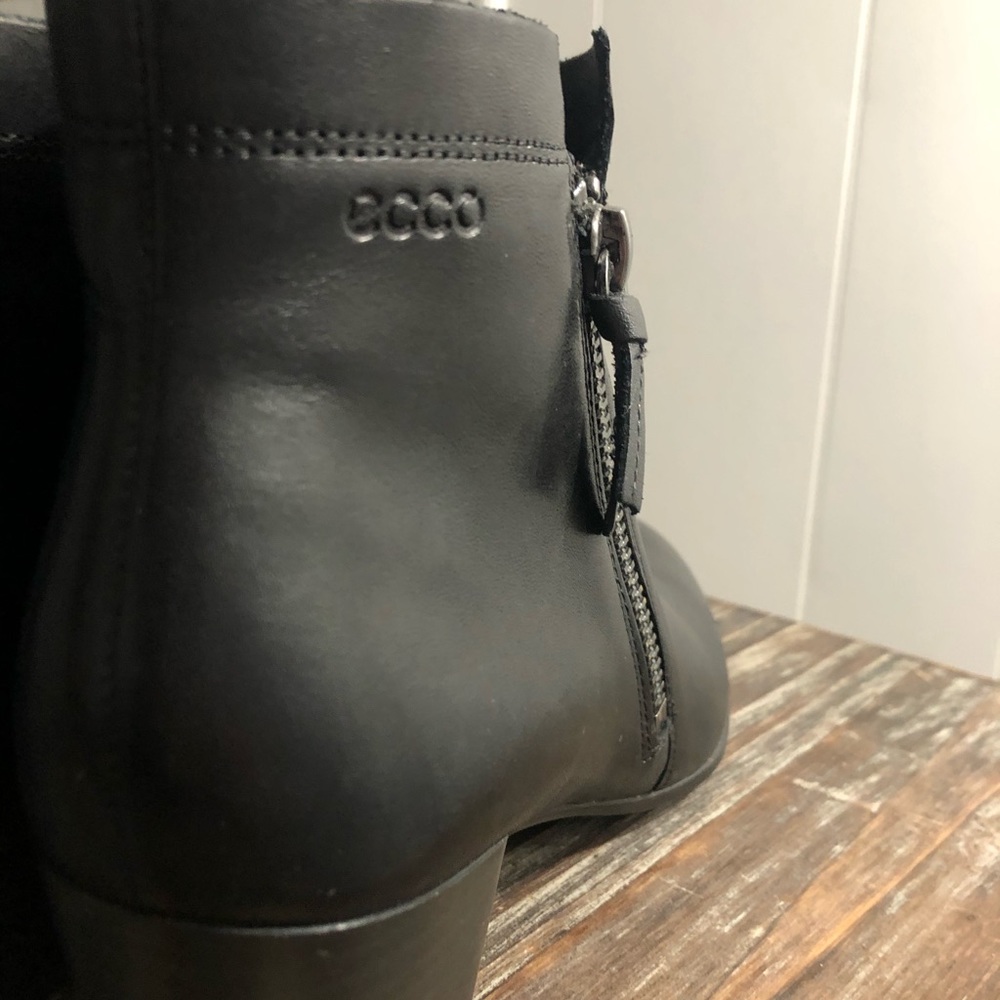 ECCO black heels